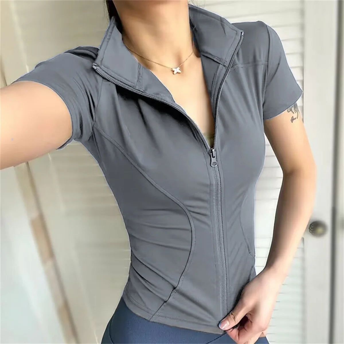 Top con Cierre Ajustado – Ropa de Vestir Estilo Urbano